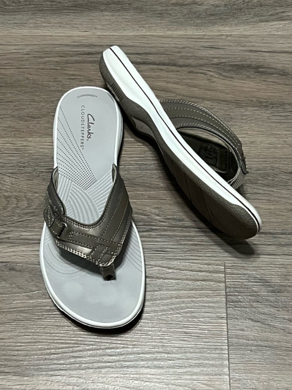 Clarks Women's 9M Sea Breeze Flip Flops Thong Sandals Pewter Gray Casual Slip On